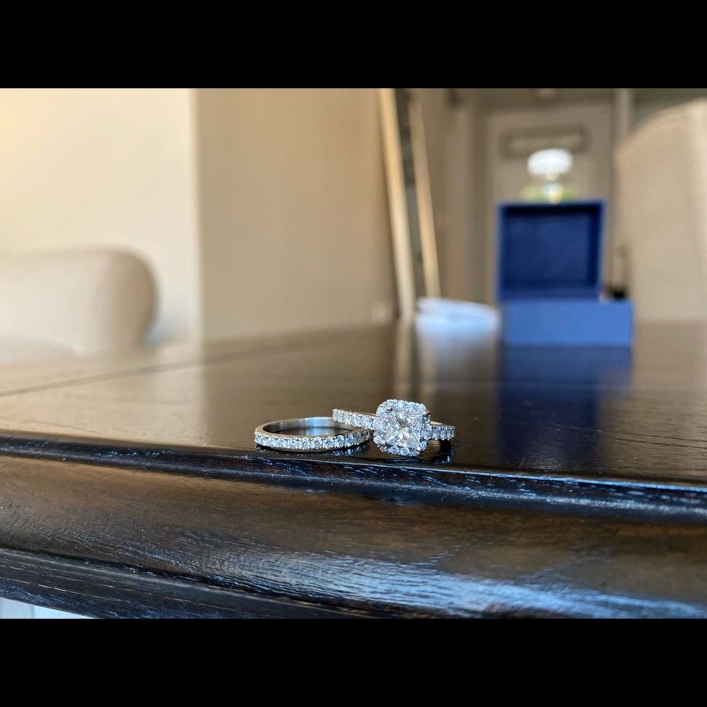 Engagement ring & wedding band set